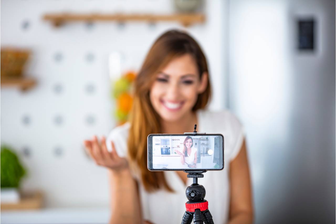 Influencer Marketing in Finance: Risks, Rewards, and Compliance Tips